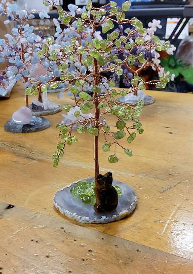 Peridot Tree with Tiger Eye Kitten